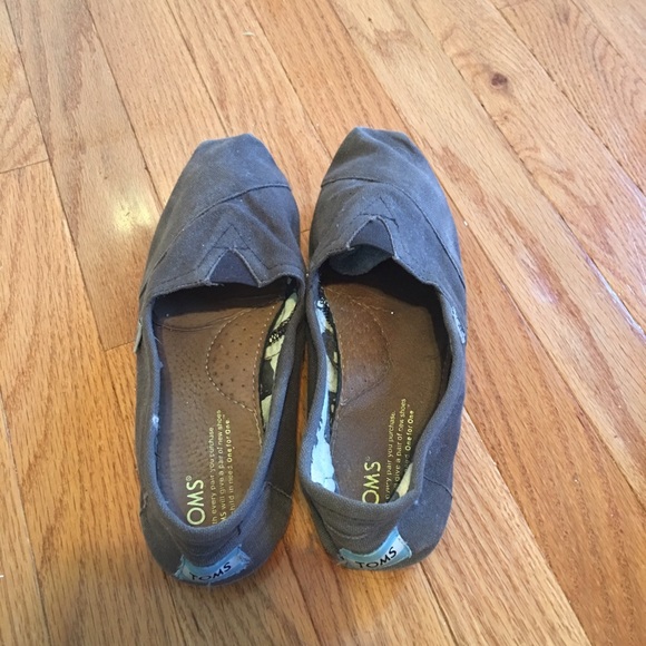 Brown Toms, size 9