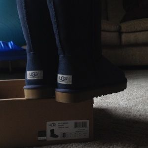 🍀 Brand new Ugg Boots!  Navy Classic Short 🍀