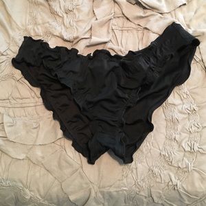 BNWOT Ruffled bikini bottoms