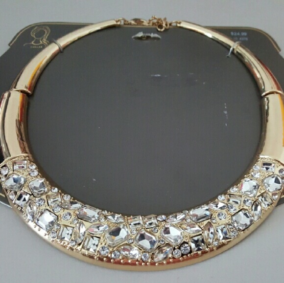 Jewelry - Gorgeous Jewel Encrusted Statement Necklace