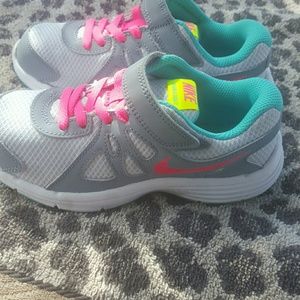 Girls Nike Revolution tennis shoe
