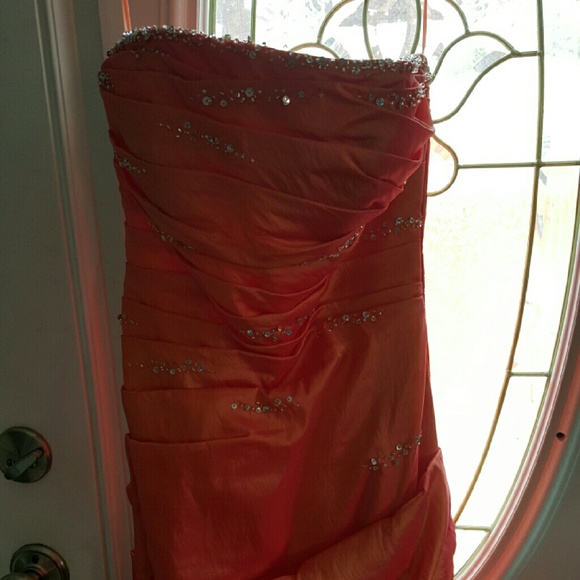 Formal dress - Picture 2 of 3