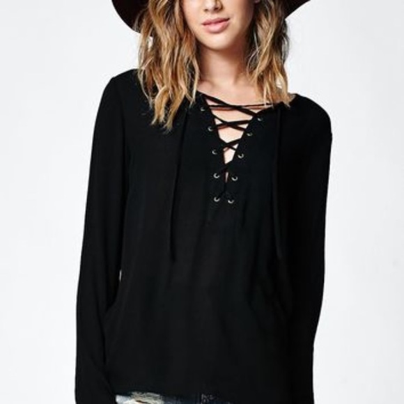 LA Hearts lace up black top
