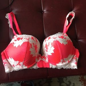 Elegant VS Very Sexy push up bra