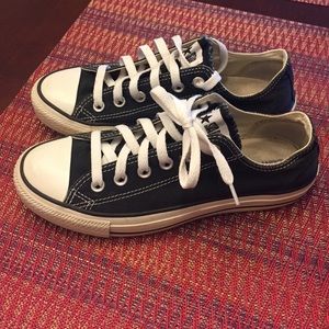 Black and white converse