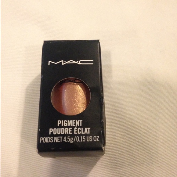 Mac 'melon' pigment