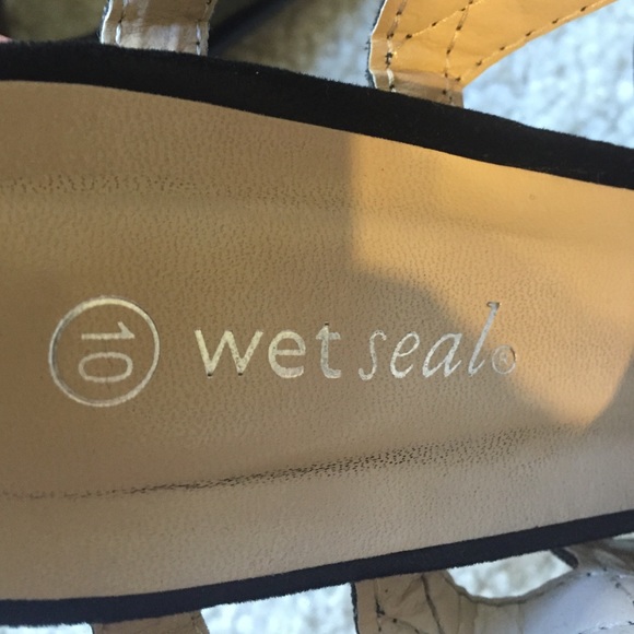 Black strappie heels - Picture 2 of 3