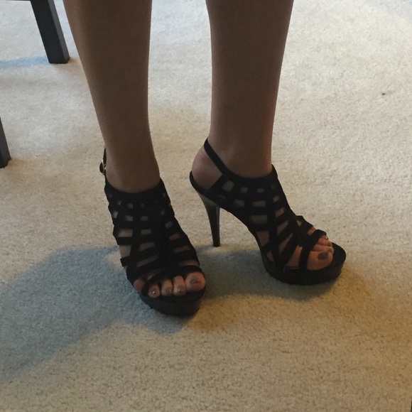 Black strappie heels - Picture 3 of 3