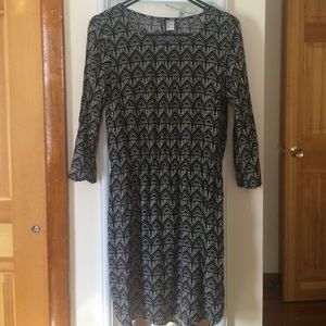 Adorable black & white mididress with 3/4 sleeves