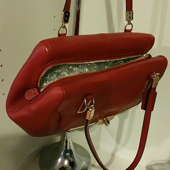 Coach Madison Pebble Leather w/ Gold Tone Hardware - Picture 3 of 4