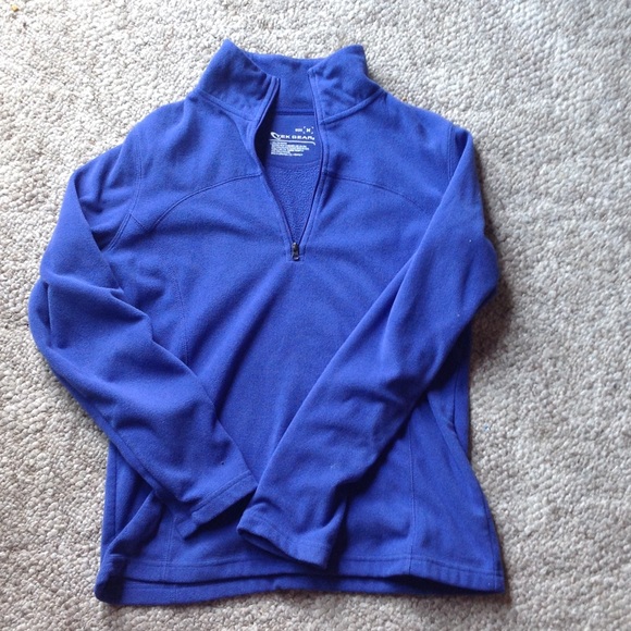 🍀 Tek Gear ladies size medium fleece shirt. 🍀