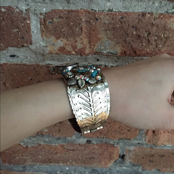 Geneva Bangle Watch - Picture 4 of 4