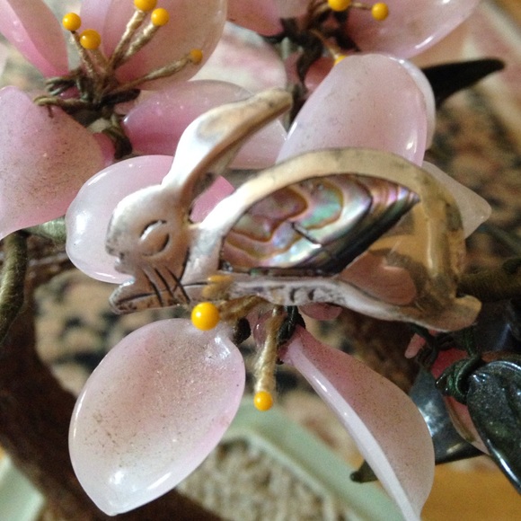 Taxico abalone JAE Jewelry - Vintage JAE Texaco abalone rabbit brooch