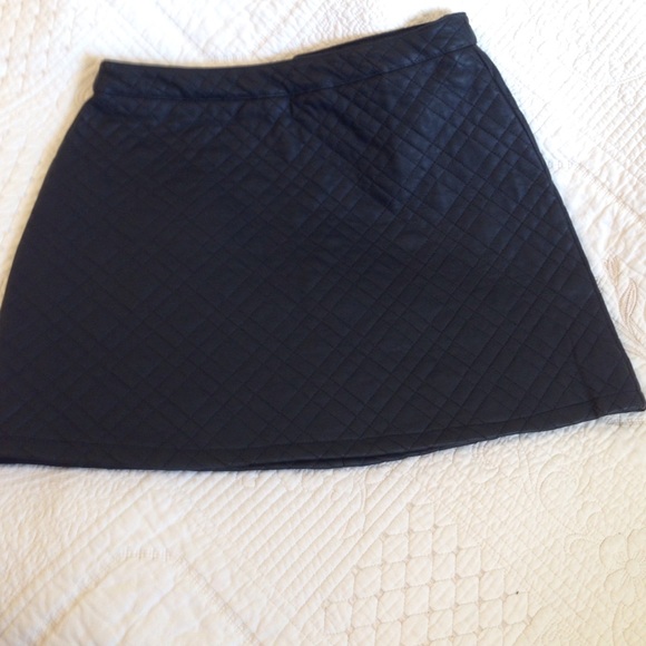 Quilted Faux Leather Fall Skirt - Picture 3 of 4