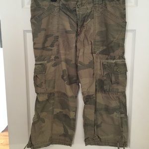 Hollister camo cropped pants