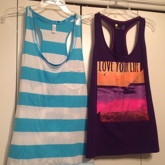 Reserved 4 tank top bundle!