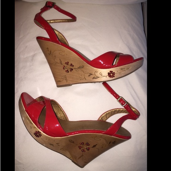 🌹🌹Beautiful  flower detail wedges🌹🌹