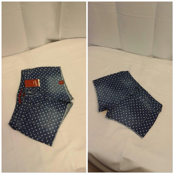 NWT, ARIZONA JEAN CO Distressed Shorts, size 9 - Picture 3 of 6