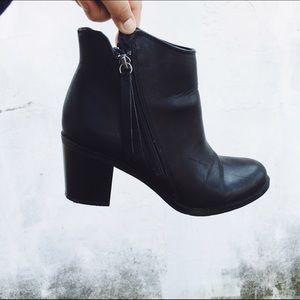 A.N.A black heeled chunky black boot