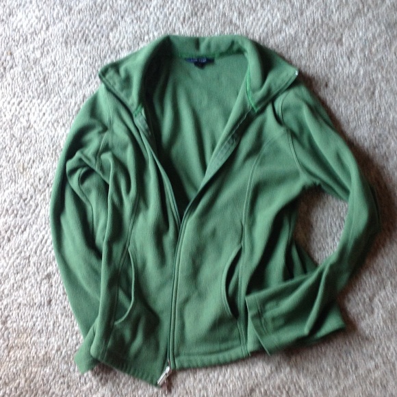 🍀 LL Bean olive green zip up fleece jacket. 🍀