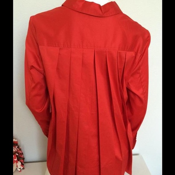 Difference Red Pleated Back Blouse - Picture 2 of 4