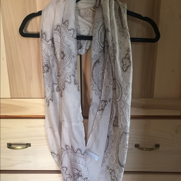 Charlotte Russe Accessories - Infinity scarf