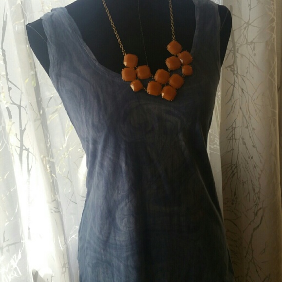 A pea in the pod size large maternity top