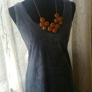 A pea in the pod size large maternity top