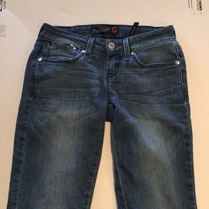 ⭕️SOLD⭕️Guess Super skinny jeans