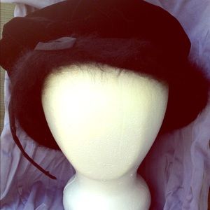 Vintage 'Dachettes' hat by Lilly Dache'
