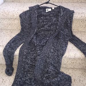Roxy long sleeve knit black and gray sweater.