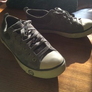 UGG Women's Evera sneaker