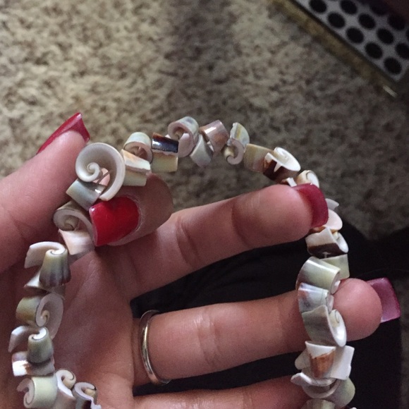 Shell necklace! - Picture 2 of 3