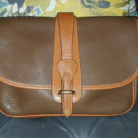 SOLD. Vintage Dooney crossbody