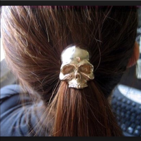Skull crunchy in gold