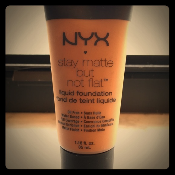Nyx stay matte but not flat liquid foundation
