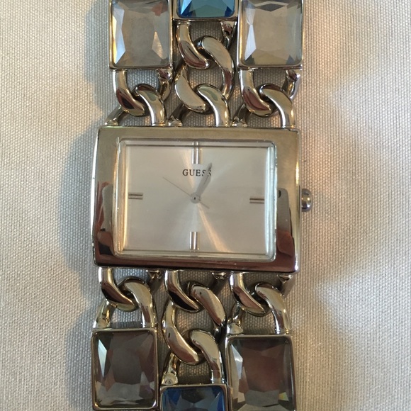 BRAND NEW GUESS Bracelet Watch