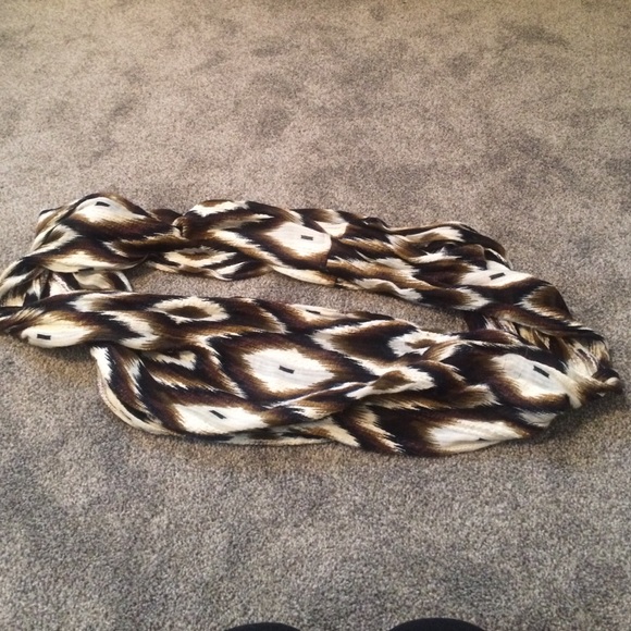 Urban Outfitters Scarf - Picture 4 of 4