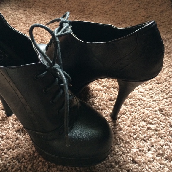 Black Platform Oxford-style Heels