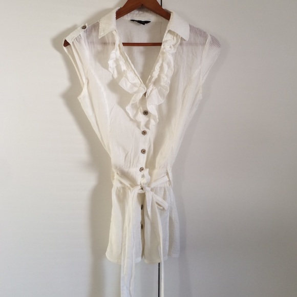 Pretty white top with belt