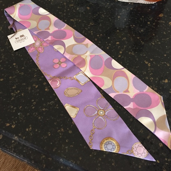 Coach hand bag scarf,