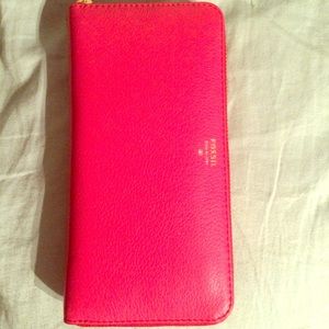 Brand new pink fossil wallet! Holds 12 cards!!