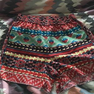 Colorful high waisted shorts • BCBGMaxAzria