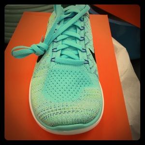 Brand new nike flynit 5.0