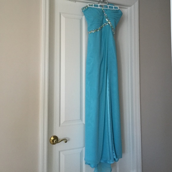Prom dress - Picture 2 of 4