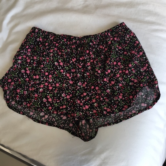 Floral flowy shorts