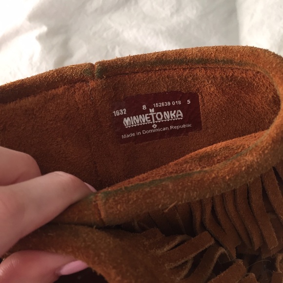 Minnetonka Fringe Boots Brown - Picture 4 of 4