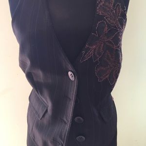 Bebe Floral Embroidered Vest🌼