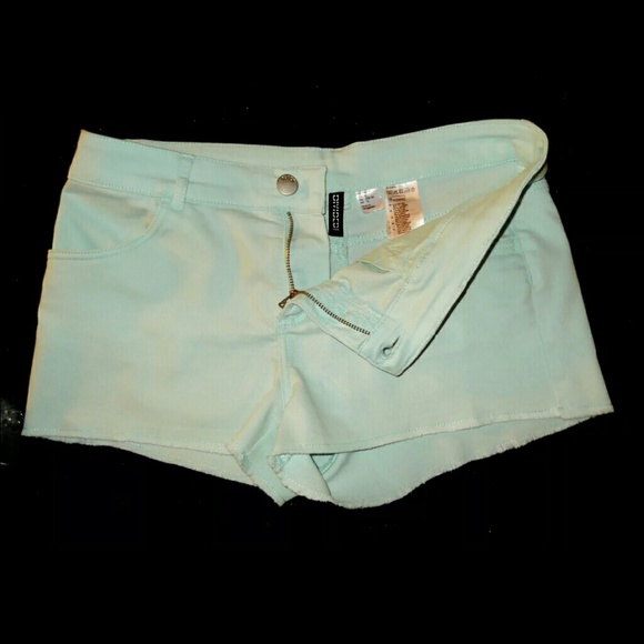 H&M DIVIDED Light teal stretch shorts - Picture 1 of 4