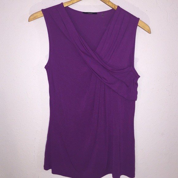 👀 Beautiful Tahari purple top